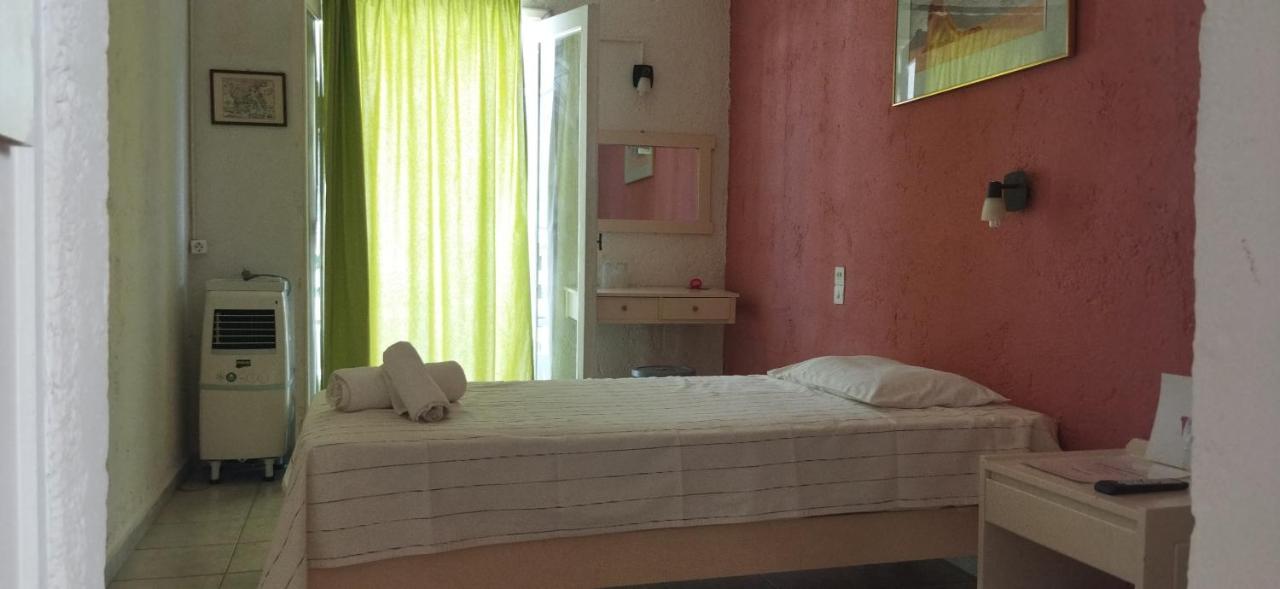 Cleo Rooms 250M From The Beach Malia  Ngoại thất bức ảnh