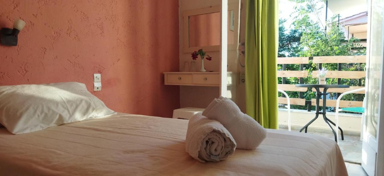 Cleo Rooms 250M From The Beach Malia  Ngoại thất bức ảnh
